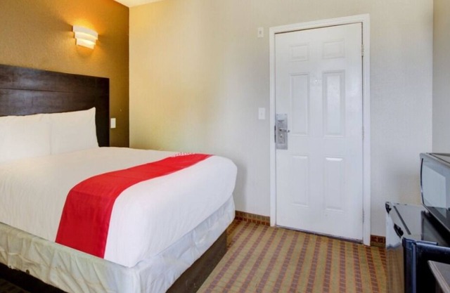 Pleasant Stay, Convenient Location Near Leona River! Free Onsite Parking!