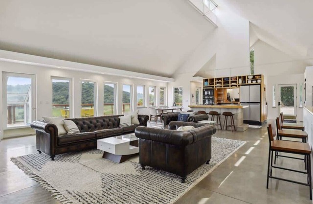 Plum Valley: Luxury Retreat with Nature's Beauty