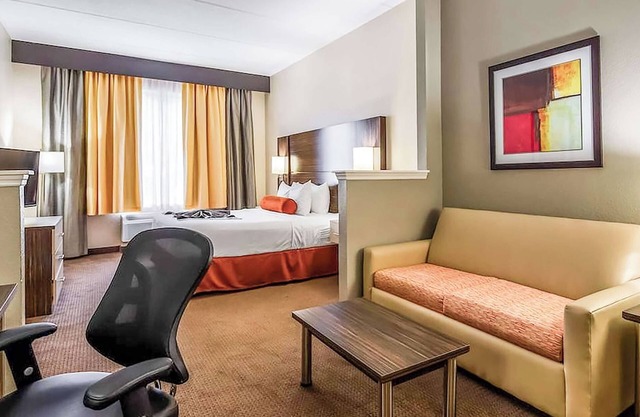 Plush Orlando Getaway - Perfect for Theme Park Days | Relaxing Space w/Pool