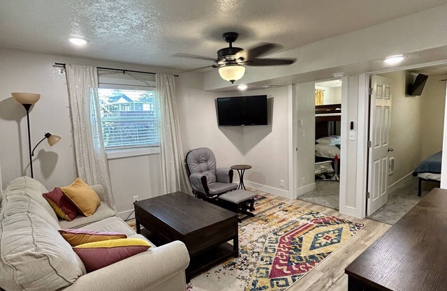 Pocatello Hidden Haven. Perfect guest suite for families in Highland area.