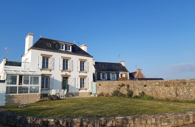 Pointe du RAZ Primelin. Ideal for family vacations. 4 bedrooms with south-facing sea view.