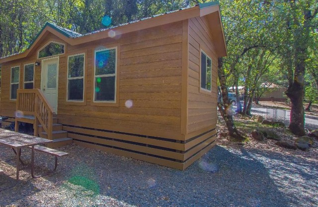 Ponderosa Camping Resort One-Bedroom Cabin 4