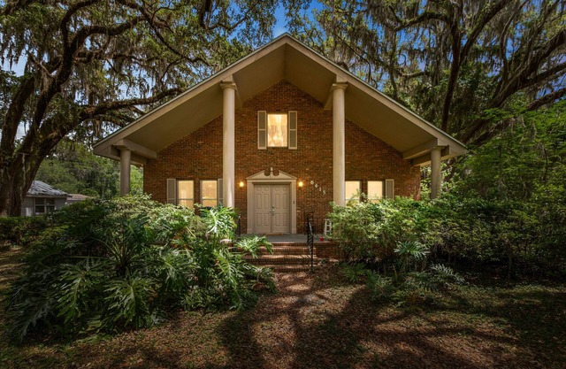Ponderosa Off The Beaten Path 5 Bedroom Farmhouse