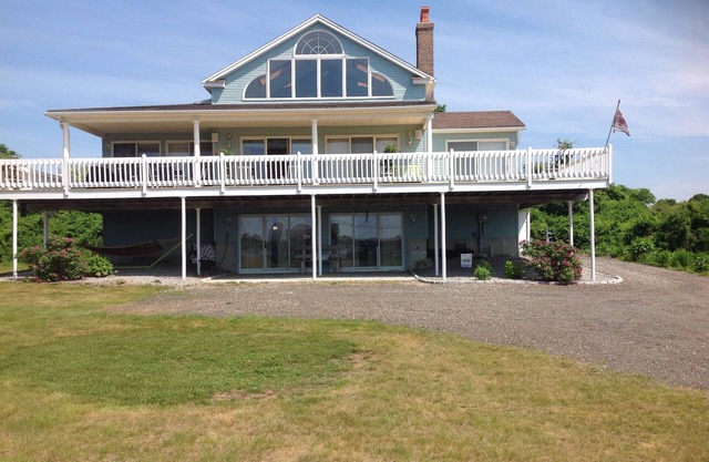 Pondview-Sunday-Friday Rentals spacious beach home with great water views