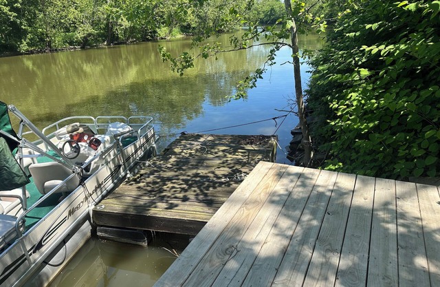 Pontoon Rental available/Riverfront Loft, Restaurants, kayaks, Broad Ripple!