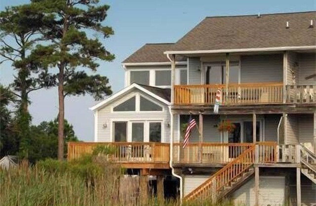 Pony Swim - Water Front Duplex,beautiful views. decks,NO LINENS PROVIDED