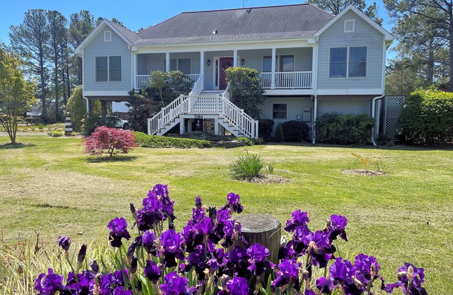 PonyTime - 4BR WATERFRONT home in Oyster Bay. Dock,decks,Hot Tub,NO LINENS
