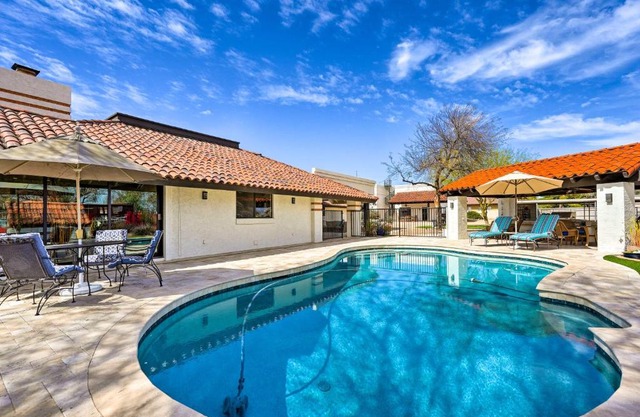 Pool and Putting Green Pet-Friendly Glendale Home