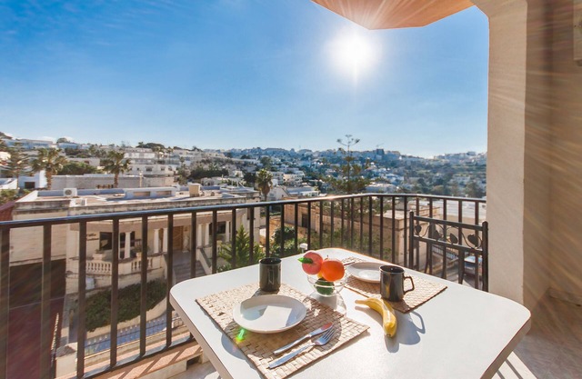 Pool and Sea, charming Merill Apart 4, Mellieha, Malta