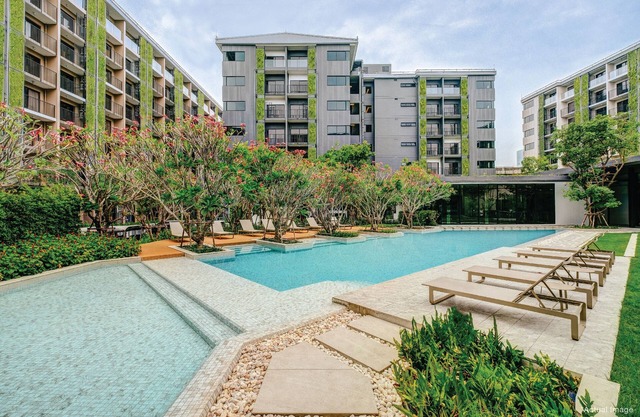 Pool! For sightseeing, play and food