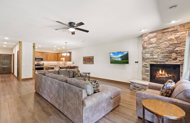 Pool|Hot Tub|Amenities for All Seasons|Unit 821