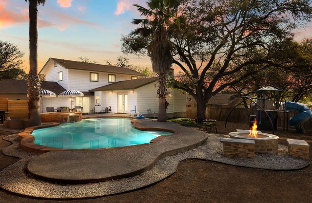 Pool, Hot Tub, Putt Putt Dreamscape!