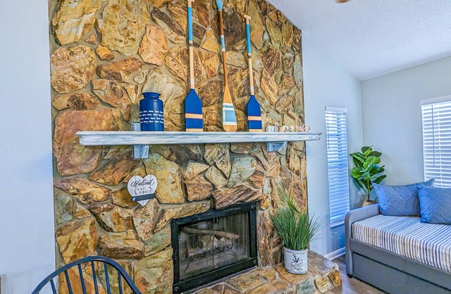 Pool House Oasis, 5 Mins to Beach, Near Weeki Wachee - Perfect Vacation Getaway!
