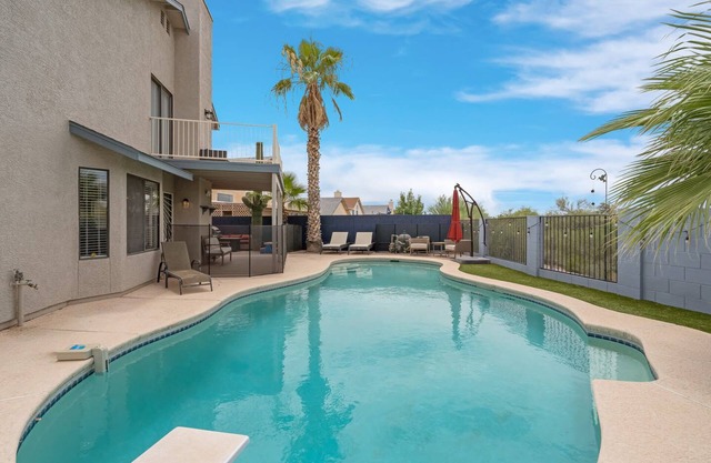 Pool+Lots of Room+Great Location
