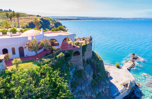 Pool, overlooking the sea