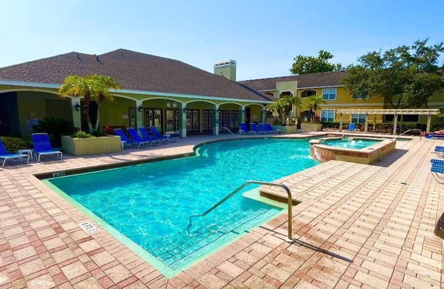 Pool - Pet Friendly - Self Check In - Patio - Full Kitchen - Close to Beaches