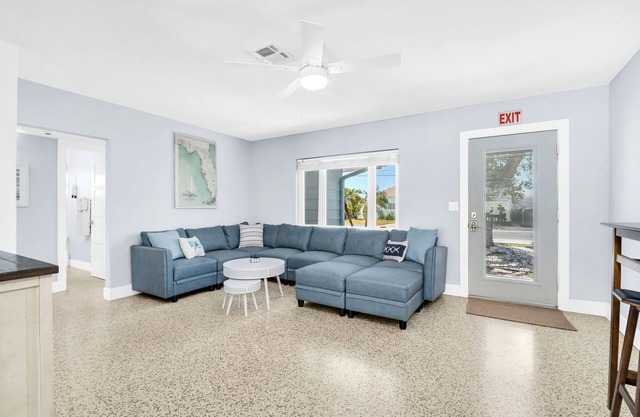 Pool-Spa-Golf Cart-Steps to Beach-Pet friendly