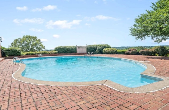Pool, Tennis Court & Billiards! Oak Hill Property