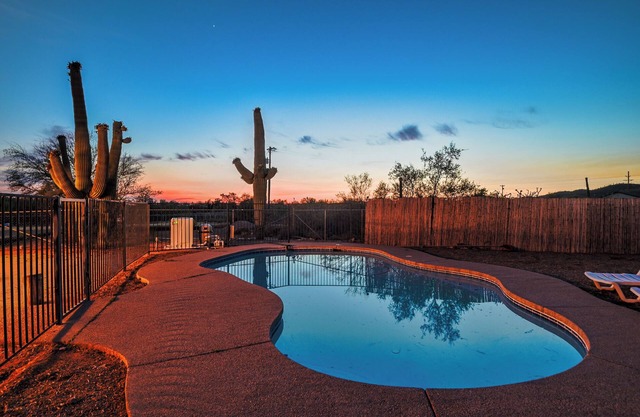 POOL & views! Serenity SW