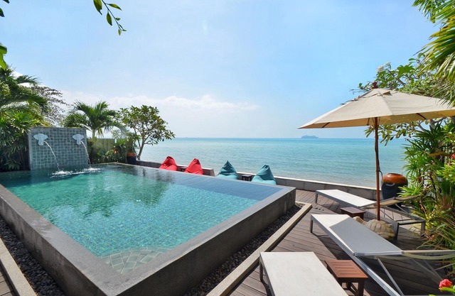 Pool villa on secluded beach, pool, maid