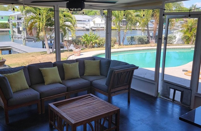 Pool-Waterfront-Pet Friendly