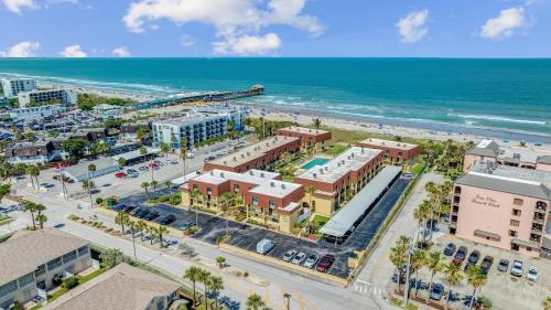 Poolfront 2BR Condo with BBQ Steps To Beach & Pier