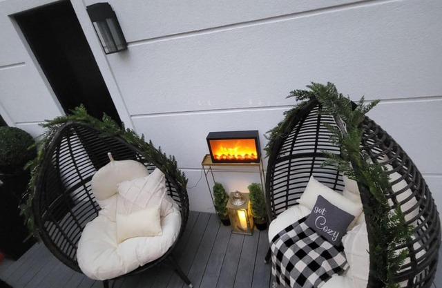 Port Dover Emerald Luxurious Condo with Beach & Deck Views