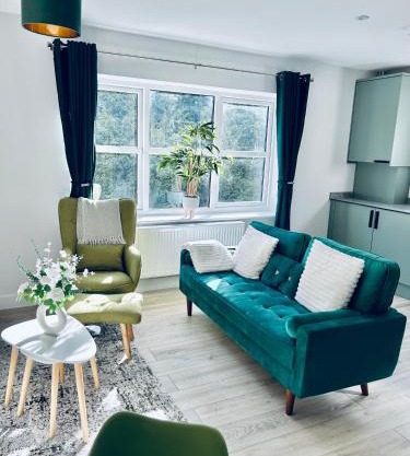Port of Dover Apartments, quiet location with Castle Views and off road parking