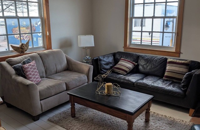 Port Stanley Village 4BR – Walk to Little Beach, Lake Views w/Hot Tub