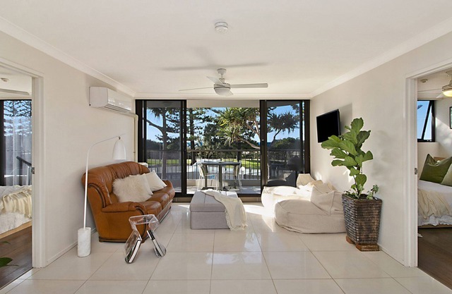 Porta Pacifique 4 - Renovated, Beachfront Bilinga - Min. 3 Night Stays!