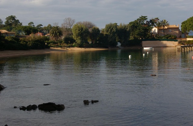 Porticcio: beach access rental 2 to 4 people