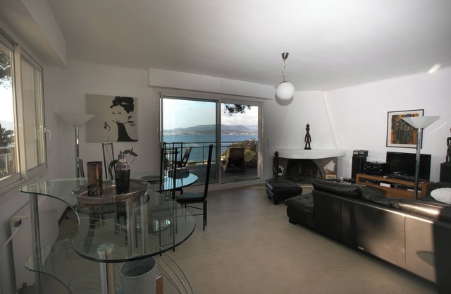 Porticcio: Large waterfront villa with exceptional view.