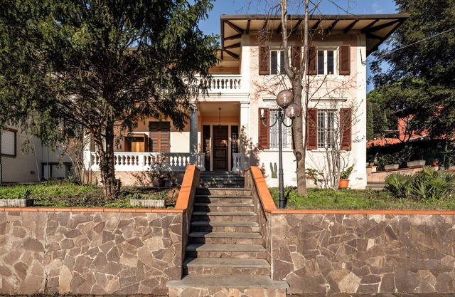 Portion of the Villa 'Bramarosa' with view of the Tuscan hills, Private Terrace and Wi-Fi