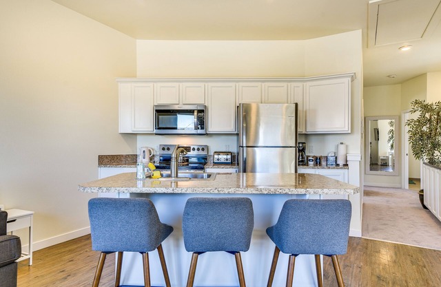 Portland Apartment ~ 1 Mi to Downtown!