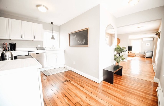 PORTLAND PENINSULA-SPACIOUS WALKABLE EAST END SPOT