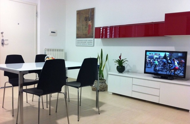 Porto Sant Elpidio: Nice apartment, recently constructed, located at ground floor in the beautiful coastal town of Porto Sant'Elpidio