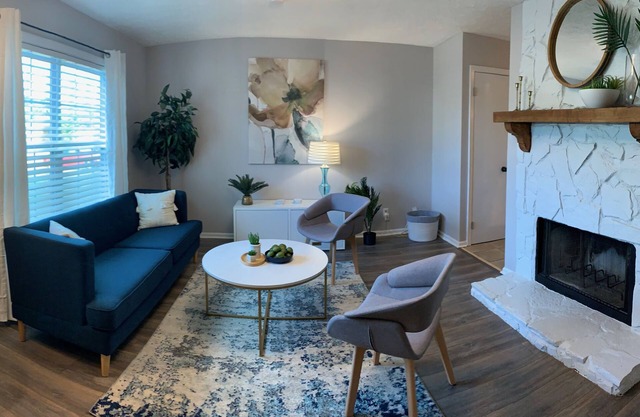 Posh Pad Near Downtown and Tybee Beach