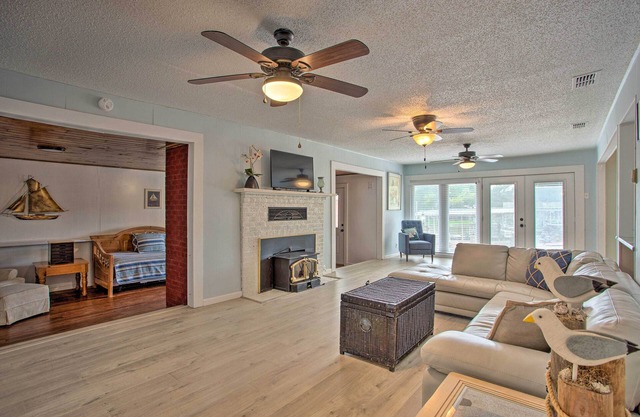Possum Kingdom Lakefront Home w/Patio & Dock!