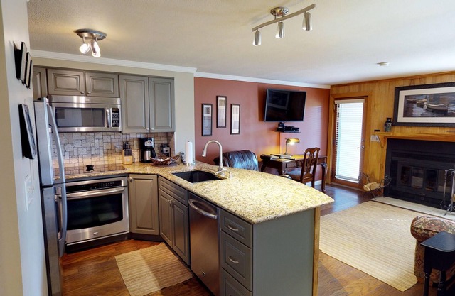 Powderidge #44G - PET FRIENDLY! Charming and Homey with Views of Camp 4 Trail by RedAwning