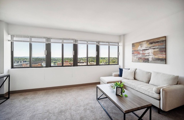 PP 1802 Modern Corporate 2br, pool, Gym