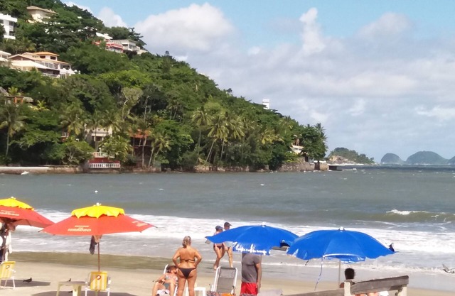 Praia da Enseada - Guarujá - 5 min walk to the beach - 3 bedrooms - 3 BA - 2 parking spaces.