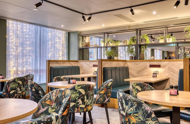 Premier Inn Glasgow Stepps - M80 J3