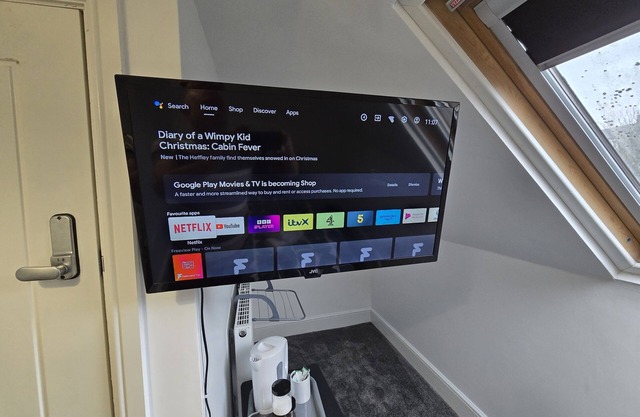 Premier Single room Ensuite with Shower-Room 5