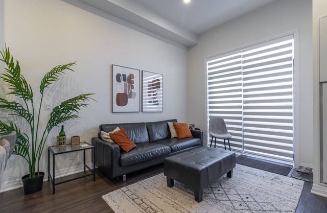 Premium 1 Bed w/Rental Car, WiFi, Netflix and Prime Included