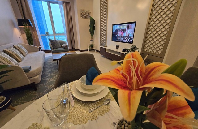 Premium apartment Manama 2 bathrooms sea view, pool, spa, saunas, .