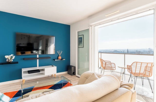 Premium Apartment “Tokyo” with Stunning View of the Seine & Private Parking