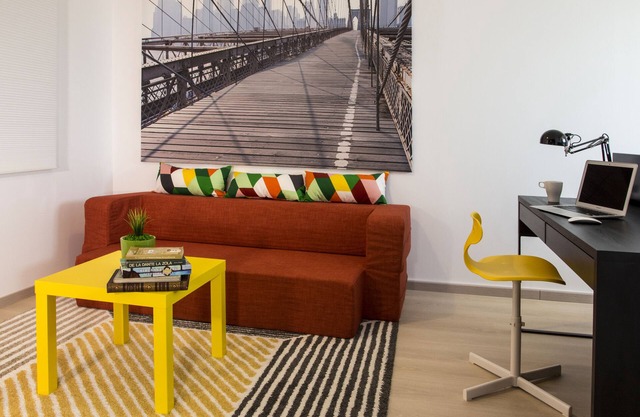 PREMIUM BRIGHT FLAT NEAR METRO +BATHTUB & NETFLIX