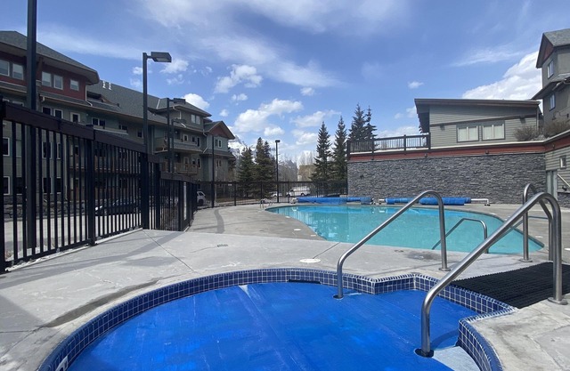 Premium Mountain Views! One bedroom Penthouse Condo in The Lodges at Canmore