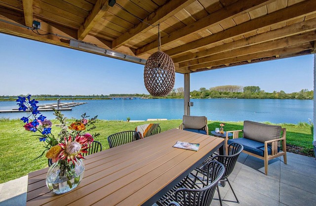 Premium Water 6p - Three Bedroom Villa, Sleeps 6