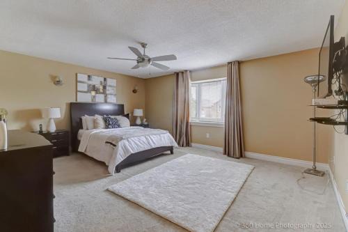 Prestige Manor, 6BR with Sunroom and 3400 Sqft by Instant Suites